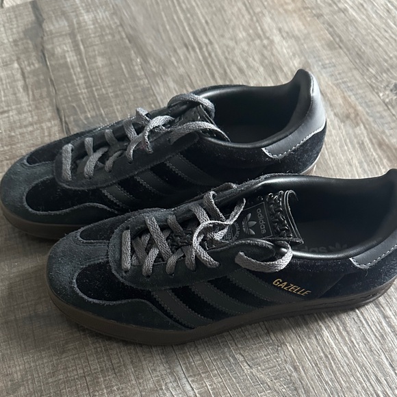 Adidas Black Gazelle women’s size 5 black velvet and suede - Picture 5 of 11